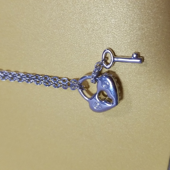Authentic Swarovski Puffy Sweetheart Lock N Key Silver Tone Necklace - Picture 10 of 12